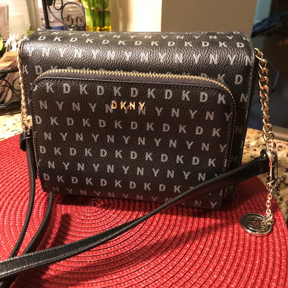 DKNY Bryant Small Pocket Signature Crossbody